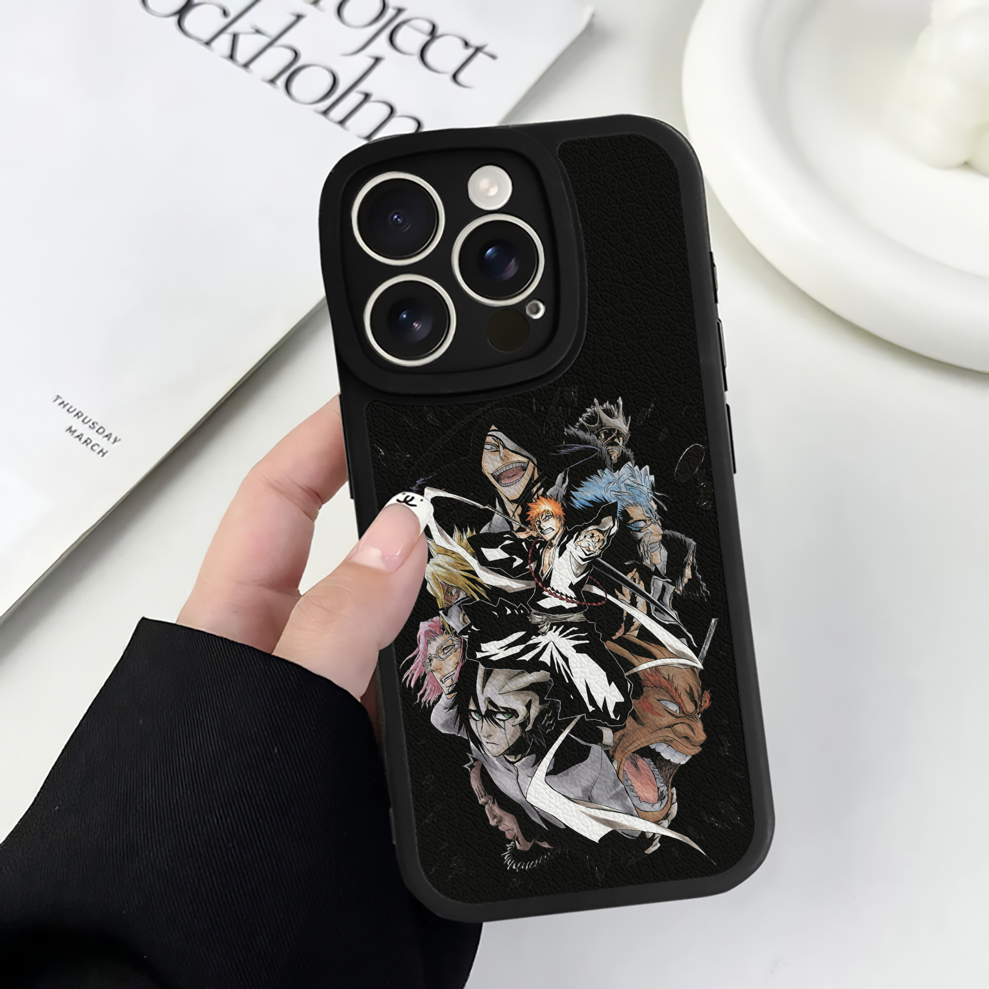 （画像用） ブリーチ 黒崎一護（くろさき いちご）BLEACH Kurosaki Ichigo 【iPhone 16シリーズ対応】シリコンスマホケース（レザー調） 材質：シリコン